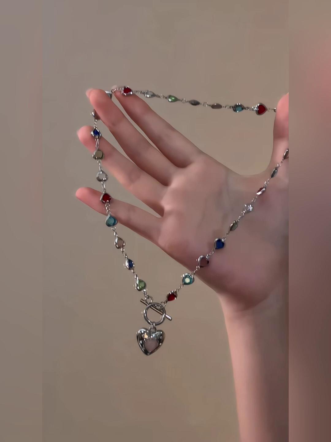New high-end floral and heart-shaped pearl necklace for women, bohemian style retro choker, necklace, pendant.