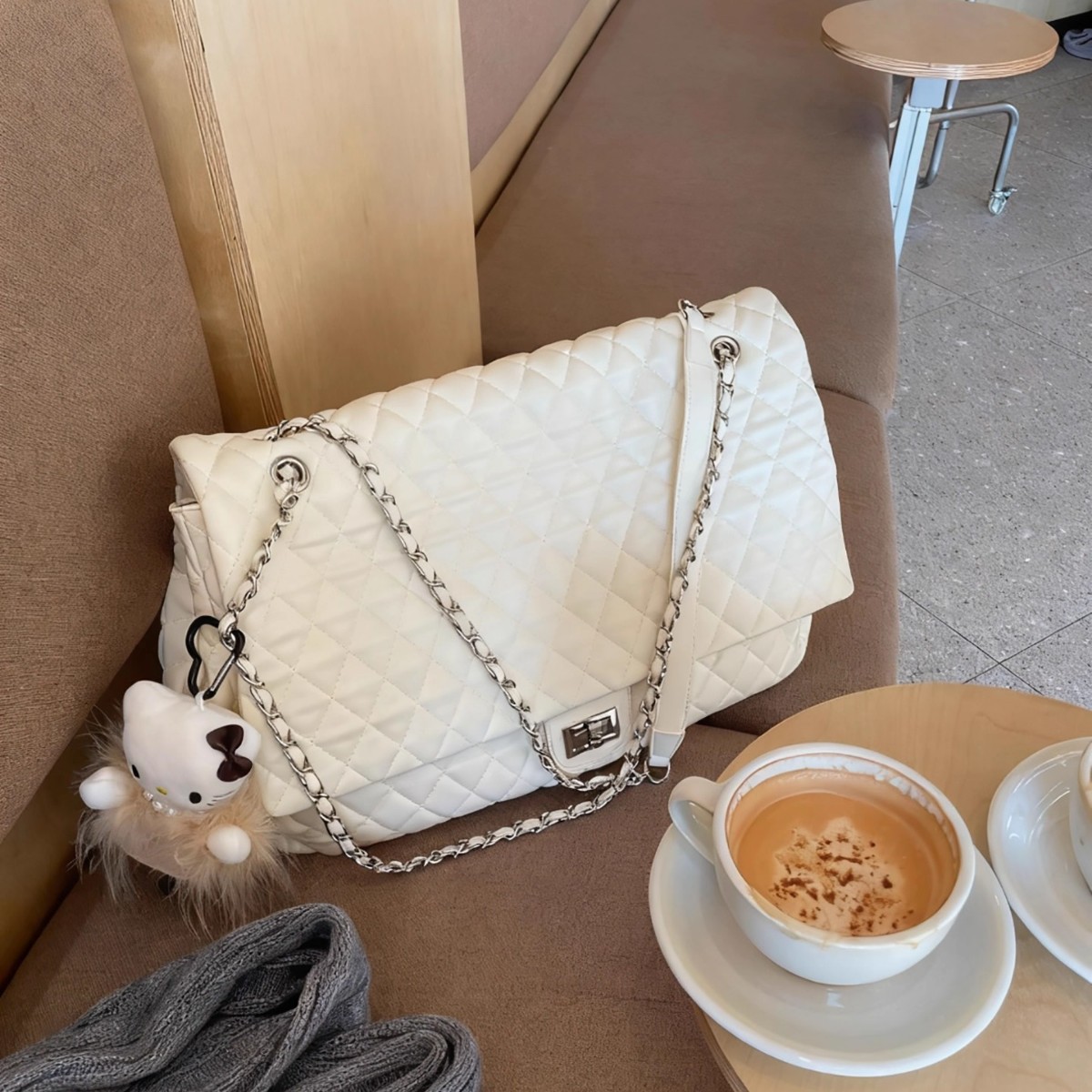 Large capacity, high-end quilted chain handbag, 2025 new style, versatile commuter bag, shoulder bag, crossbody bag, tote bag.
