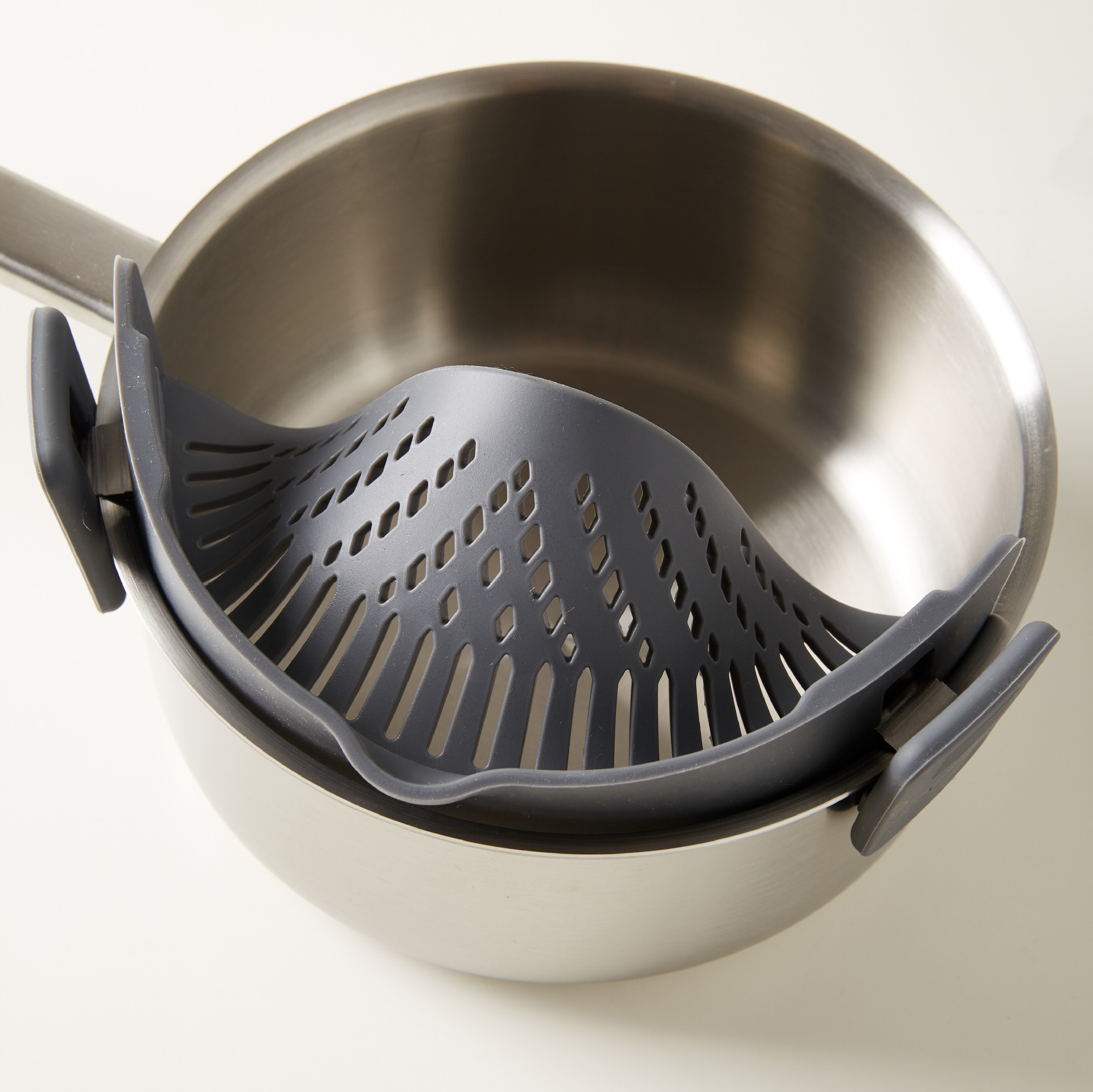 Creative kitchen tools for home use: silicone pot rim drainer, vegetable and pasta strainer, food waste filter.