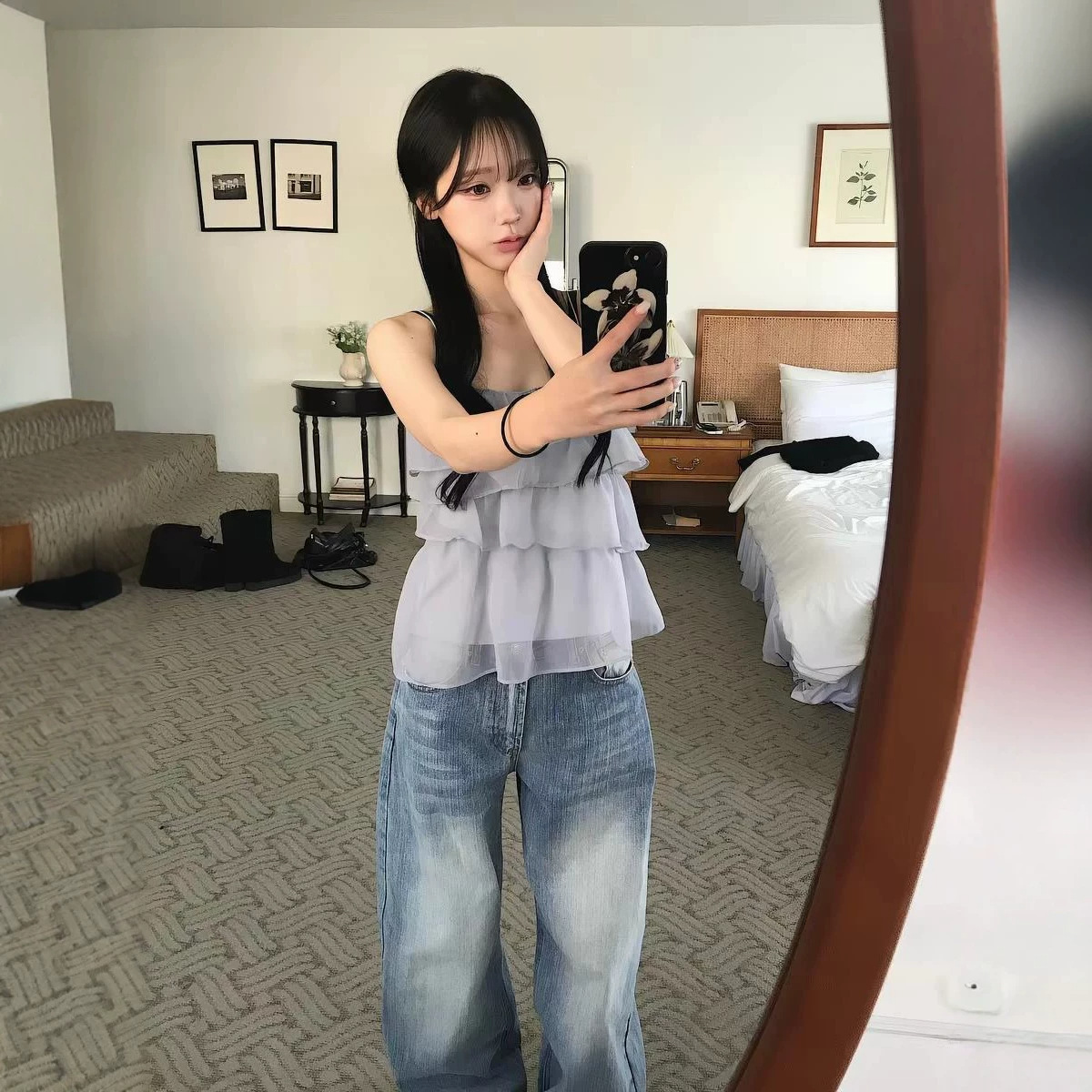 The Korean Instagram niche layered pleated lace chiffon sweet halter top has been shipped