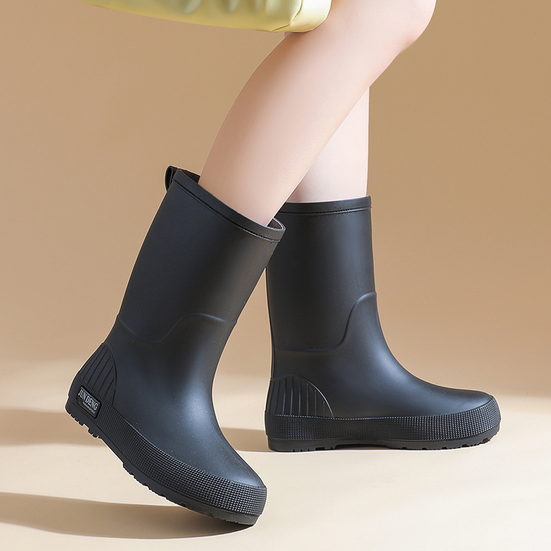 Cross-border Japanese style mid-calf rain boots for women, solid color, simple, non-slip, waterproof, fashionable outdoor fishing and work rain boots