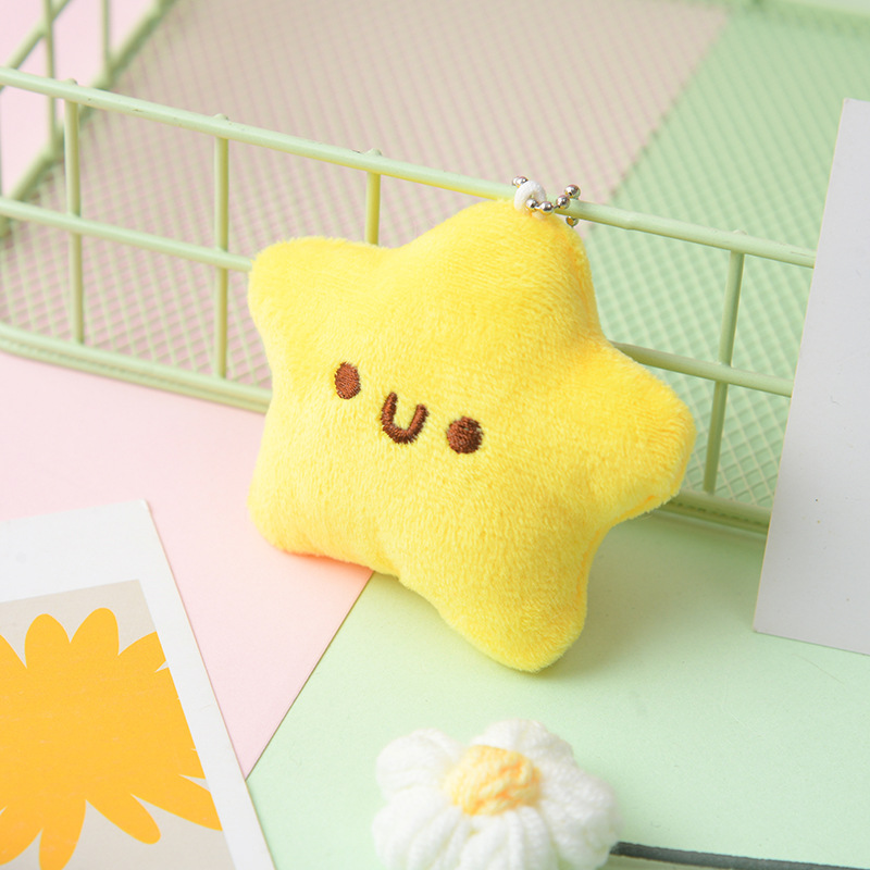 New creative plush star squeaking keychain, cute Kapibala plush pendant for clothing and bags.