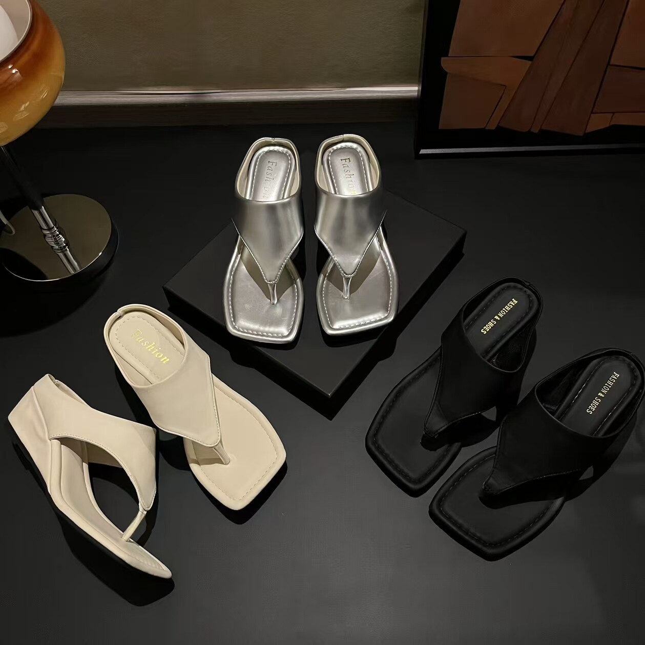Women's platform wedge heel height-increasing flip-flops, summer outdoor style, 2026 new style, comfortable sandals, beach flip-flops