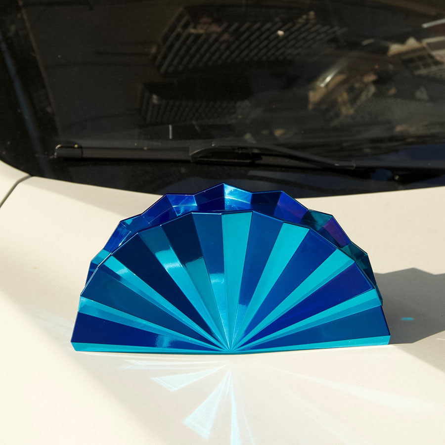 European and American style, technologically advanced, light luxury, three-dimensional fan-shaped semi-circular bag, creative niche design, pleated high-end clutch box