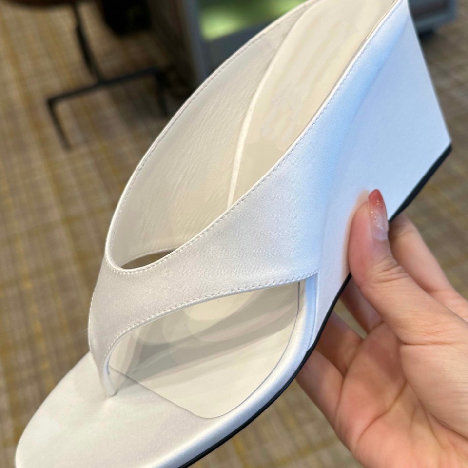 2025 New Style Foreign Trade Thick-Soled Wedge Flip-Flops Women's High-Heeled Wedge Sandals Casual Fashion Beach Shoes