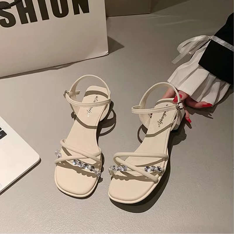 Stunning chunky heeled high-heeled sandals, versatile fairy-style beach shoes for women, 2026 summer new style, French rhinestone open-toe sandals.