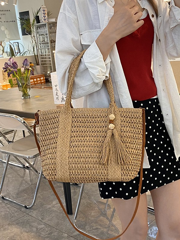 Large capacity beach vacation bag for women, new summer 2025 style, casual handmade woven straw commuter tote bag