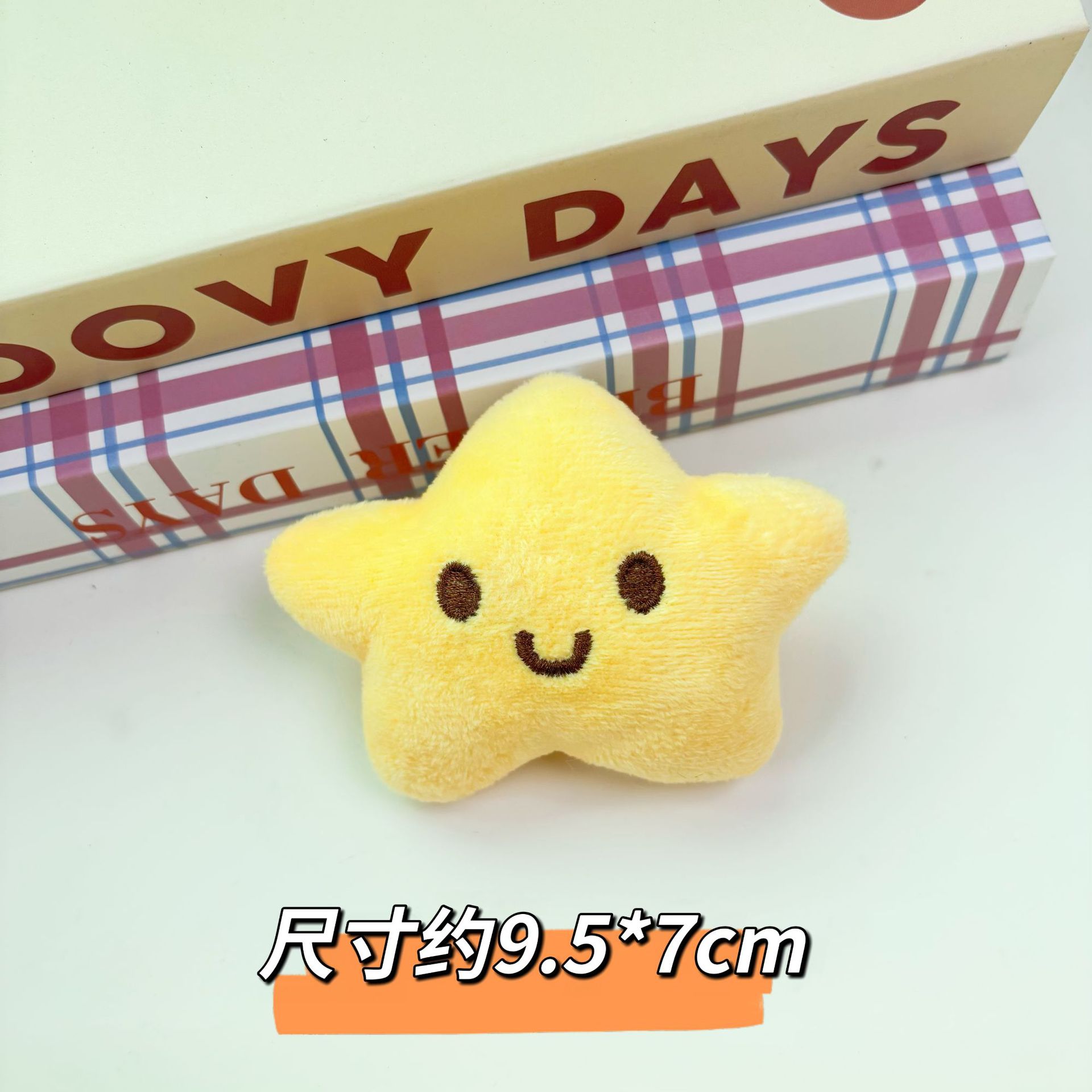 Cartoon five-pointed star brooch, cute plush star smiley face toast bag charm, doll backpack ornament, keychain