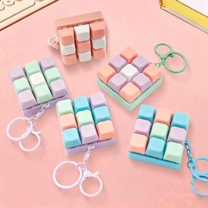 Cross-border candy-colored nine-key Tetris Tetris fingertip press key keychain stress-relieving magic tool, stress-relieving toy