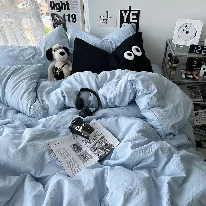 Antarctic four-piece bedding set with big eyes, solid blue color, three-piece wash cotton bedding set, simple and stylish student dormitory bedding.