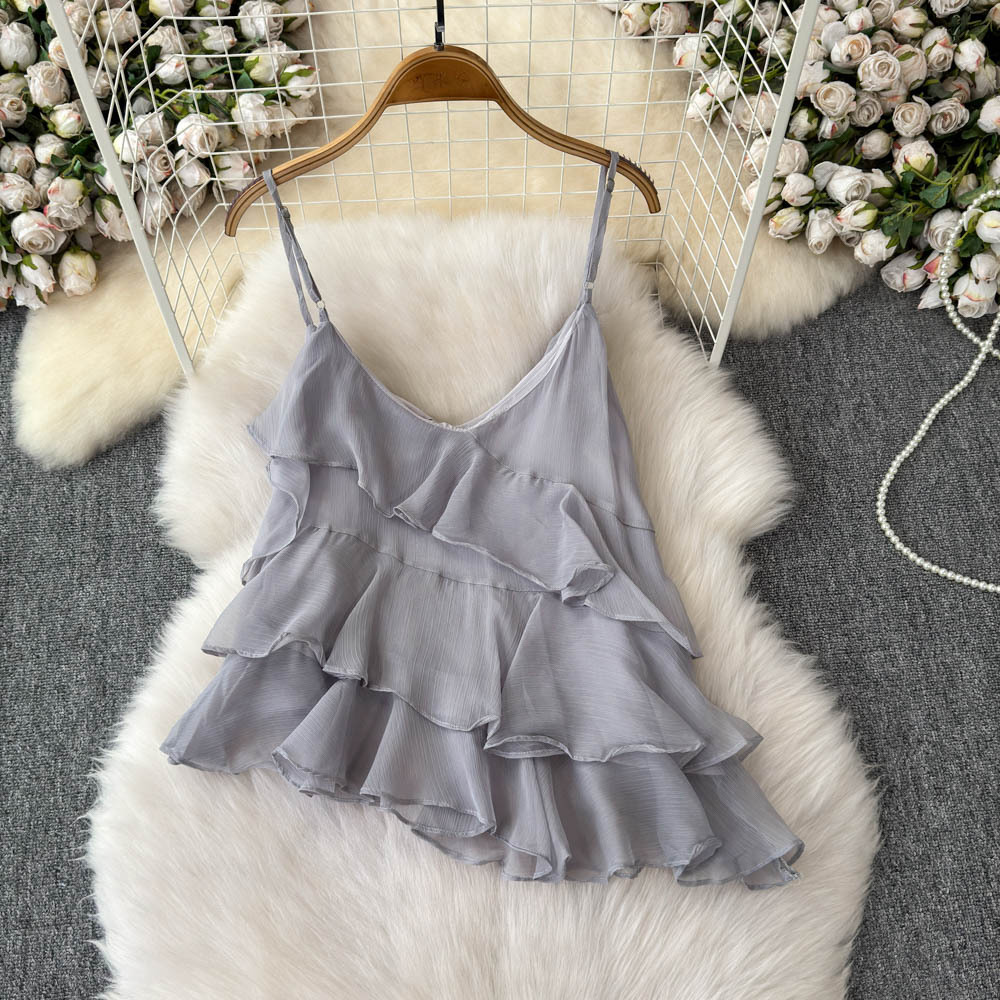 A gentle Korean-style, layered ruffled halter top for women in summer, a sweet and hot girl, with a sexy backless and irregular design