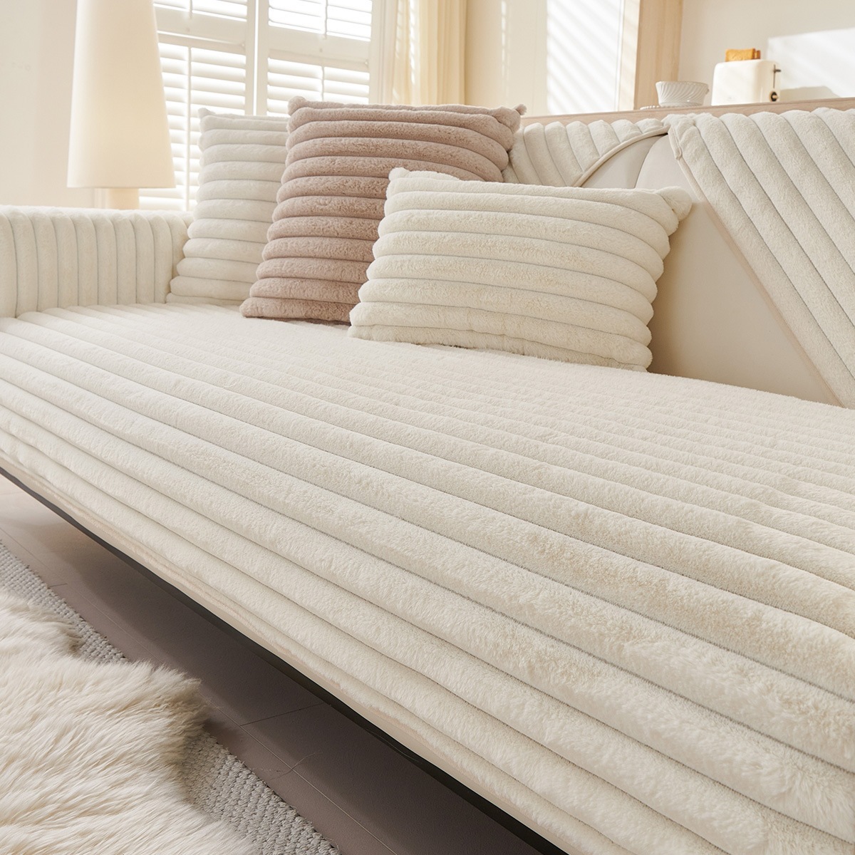 New light luxury modern sofa cushion, thickened plush, non-shedding, non-slip, sofa cover, seat cushion, suitable for all seasons.
