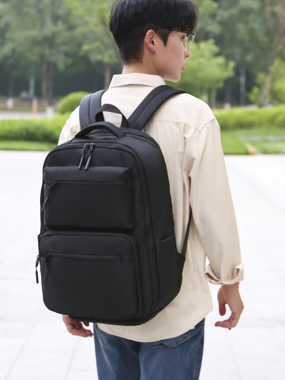 Multifunctional independent shoe compartment backpack, unisex, with pull handle, suitable for travel, commuting, and students.