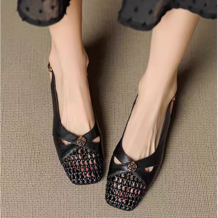 Hepburn style, super comfortable, French super beautiful soft leather hollowed-out woven closed-toe sandals, chunky heel, new summer 2025 style, square toe.