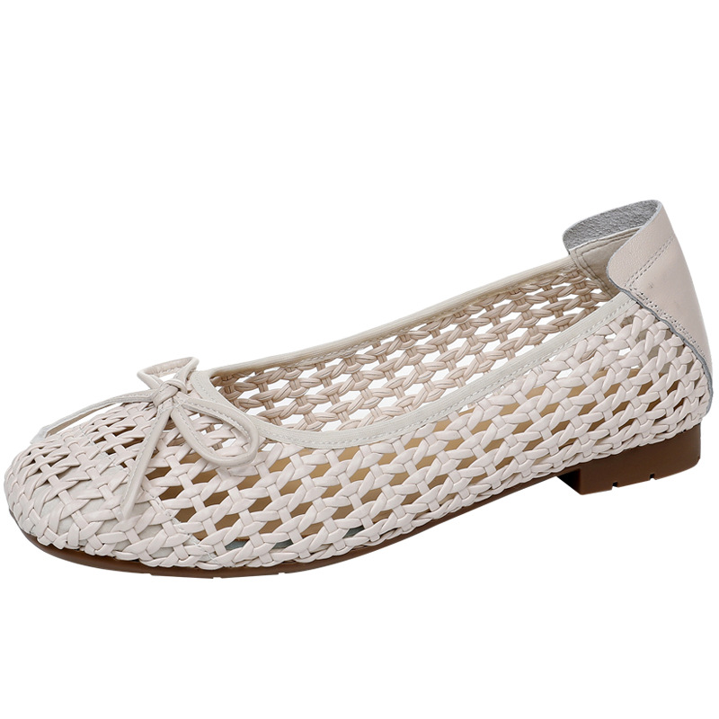 Retro hollow-out flat sandals for women, 2026 new summer style, woven round toe, shallow mouth, slip-on, granny shoes.