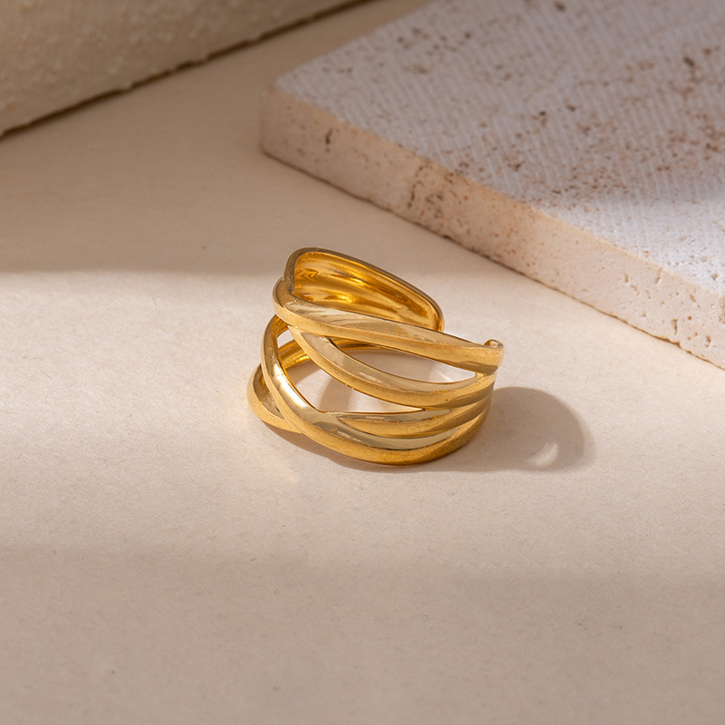 Niche high-end, minimalist design stainless steel open ring with a cool, trendy couple's bracelet.