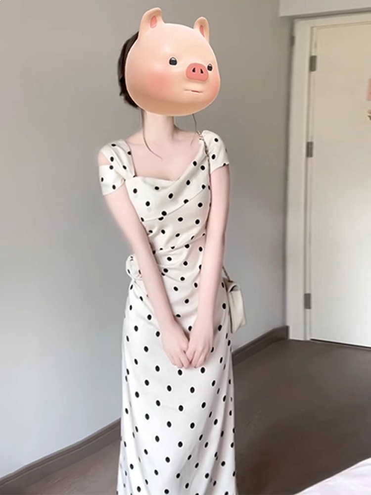 White polka dot dress, French style, bodycon maxi skirt, popular spring outfit, 2026 new women's clothing.
