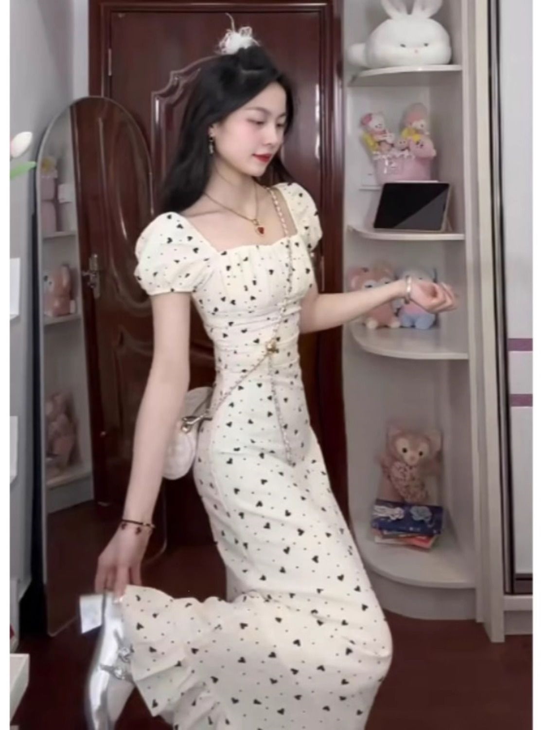 French-style square neckline puff sleeve dress, women's 2026 summer new style, gentle and elegant tea dress, waist-cinching and slimming long dress.