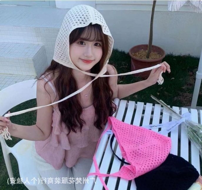 New sexy style hollowed-out tassel triangle scarf for women, spring style, tie-up, layering, fashionable and versatile waist scarf/butt flap