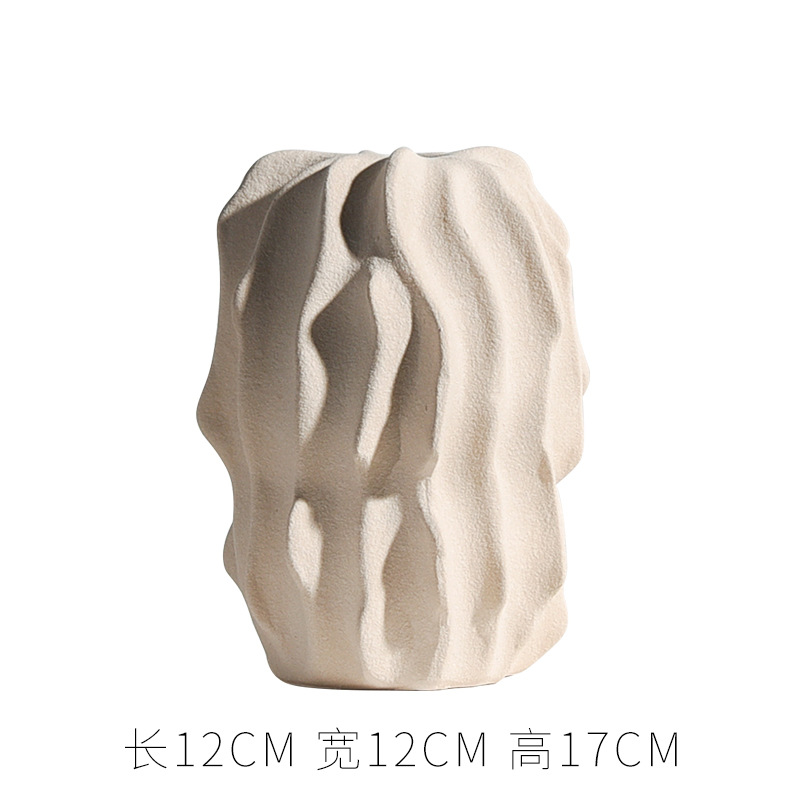 Ceramic vases with an Instagram-worthy, high-value, minimalist design; suitable for flower arrangements, showrooms, dining tables, and home decor.
