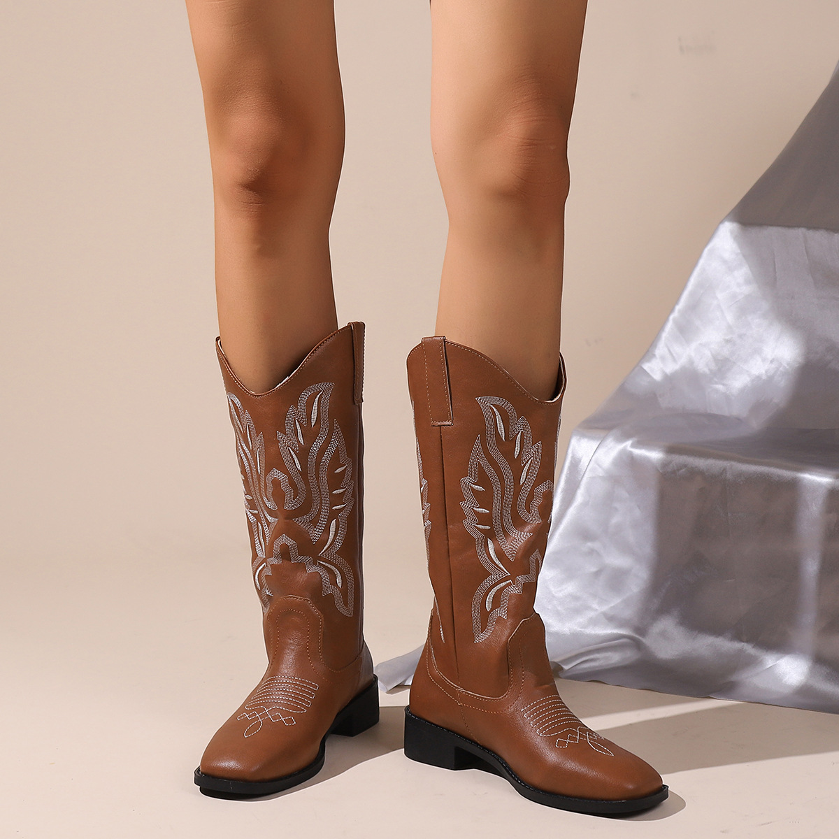 Western cowboy boots, embroidered knight boots for women, 2025 new style of popular chunky-heeled mid-calf retro V-neck Dr. Martens boots