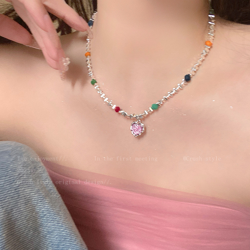 Dopamine-enhancing accessories necklace, women's jewelry, versatile, niche, high-end beaded butterfly pearl clavicle chain, new wholesale product.