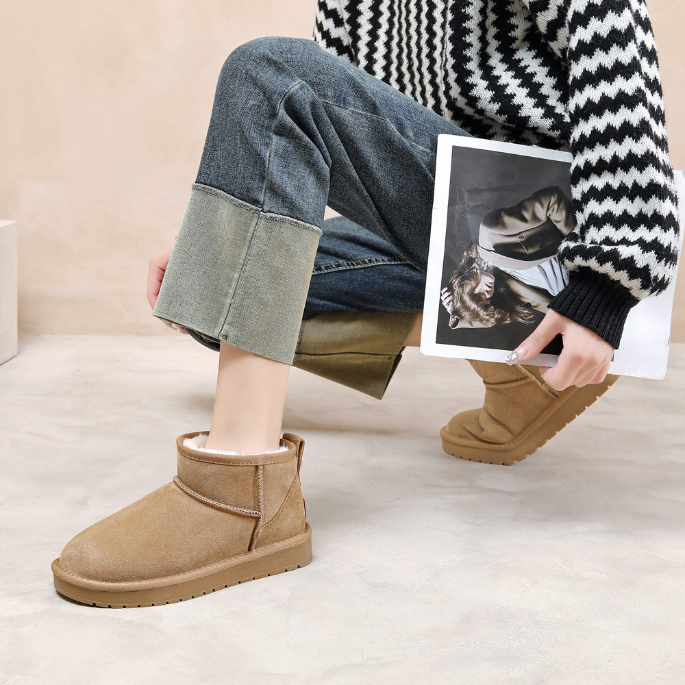 Wholesale of popular winter women's snow boots, all-in-one fleece and thickened warm shoes, fashionable and versatile anti-slip cotton shoes