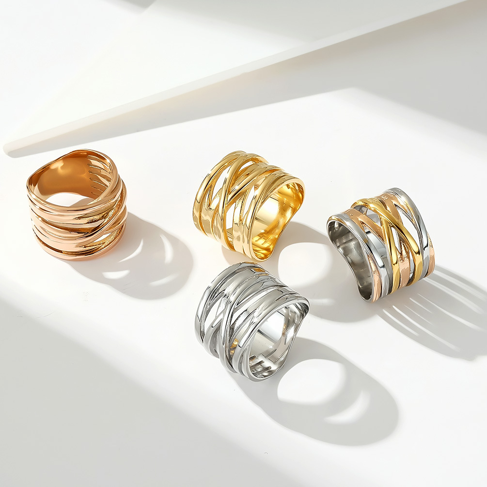 Popular European and American style 3D woven three-color titanium steel ring for women, exaggerated, fashionable, elegant, and sophisticated French-style index finger ring.