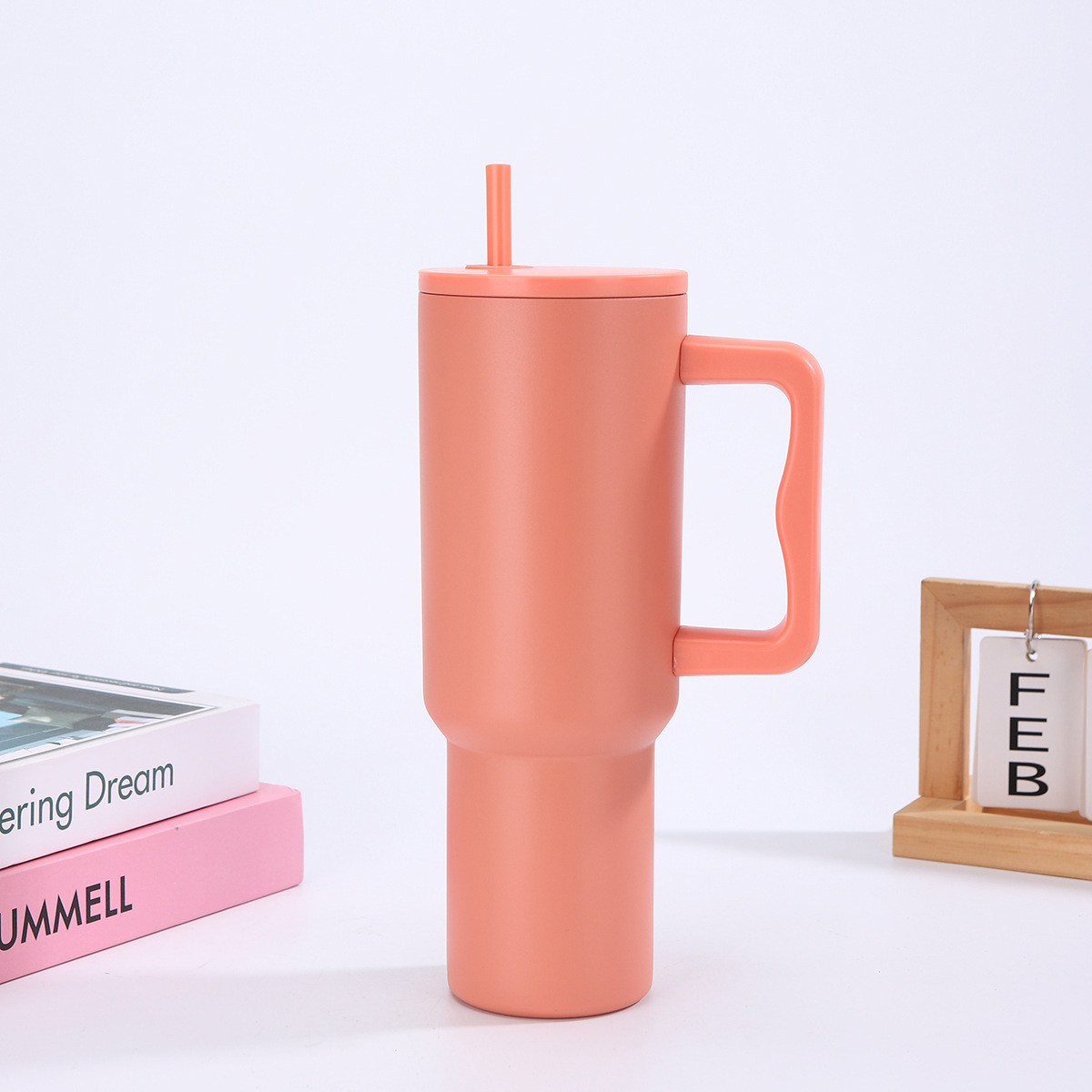 High-quality, stylish 40oz large-capacity insulated water bottle made of 304 stainless steel, perfect for cross-border use. Also features a portable straw for outdoor use and as a car mug.