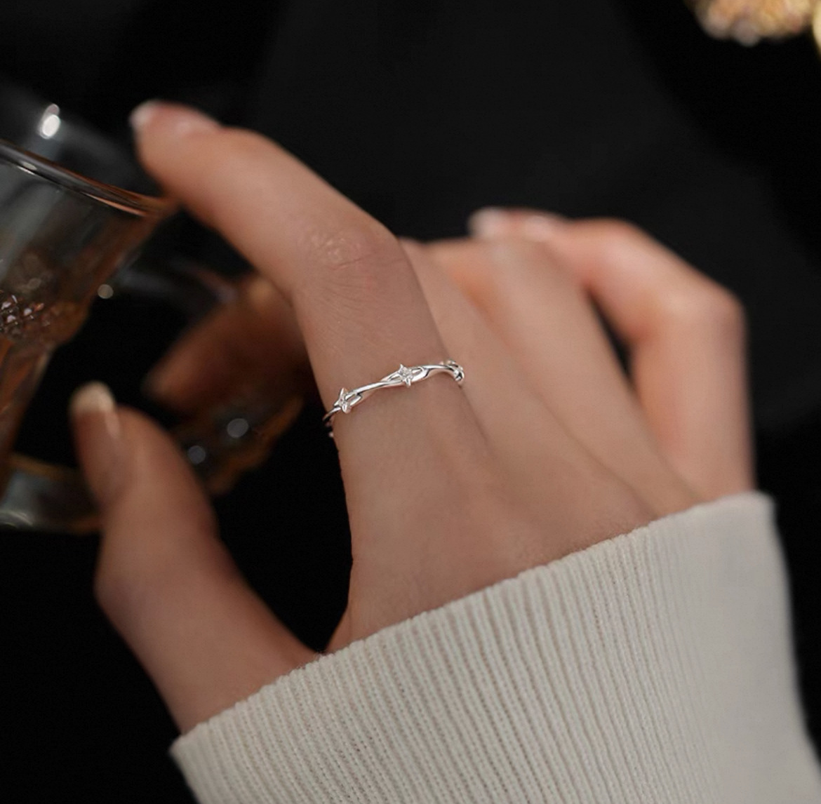 999 Sterling Silver Four-Pointed Star Ring for Women, a sophisticated and understated luxury design, with an adjustable open shape for the index finger.
