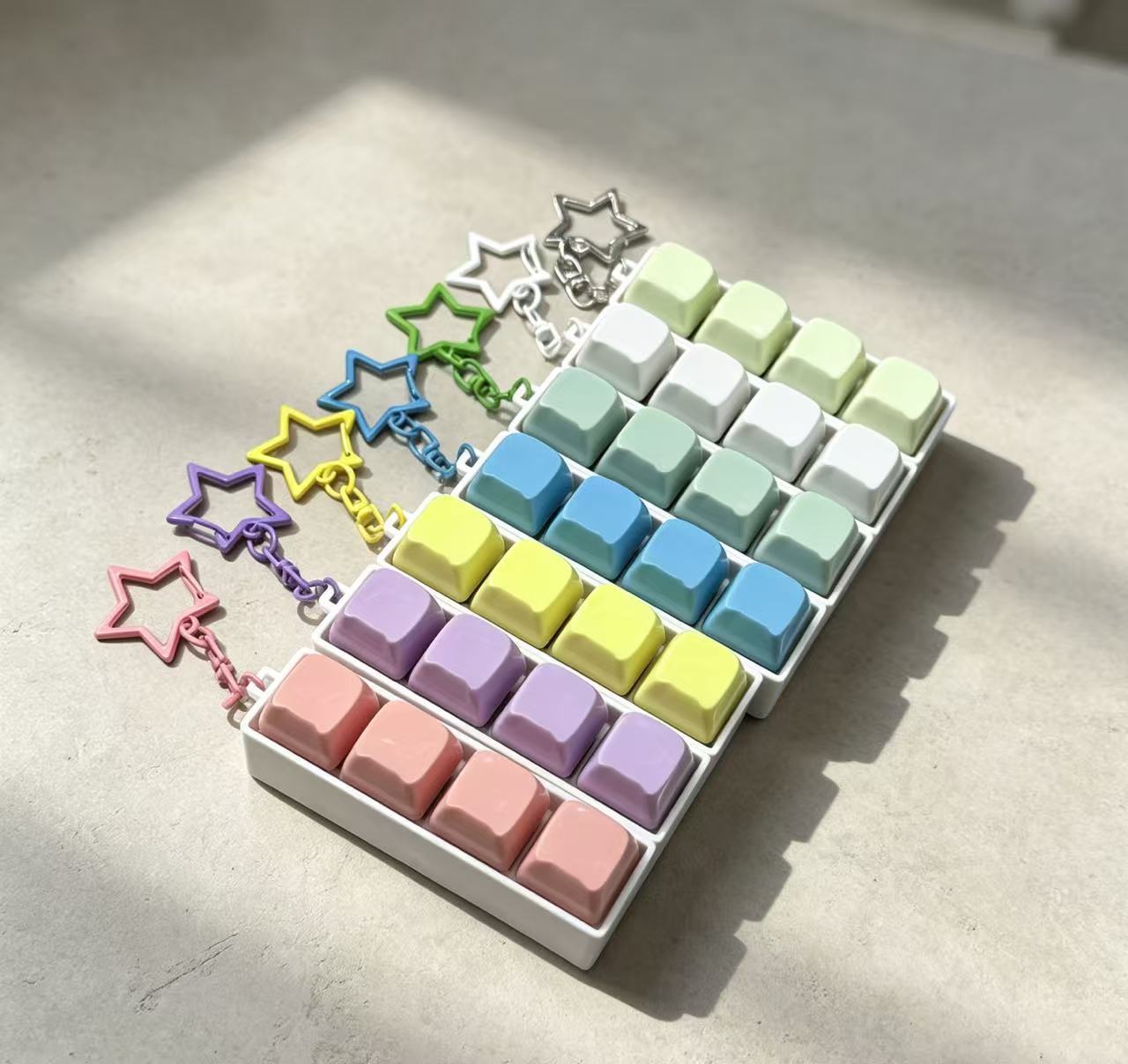 Decompression button, graffiti cat head shaped keycap, sunken keychain pendant, macaron rainbow color, high appearance level