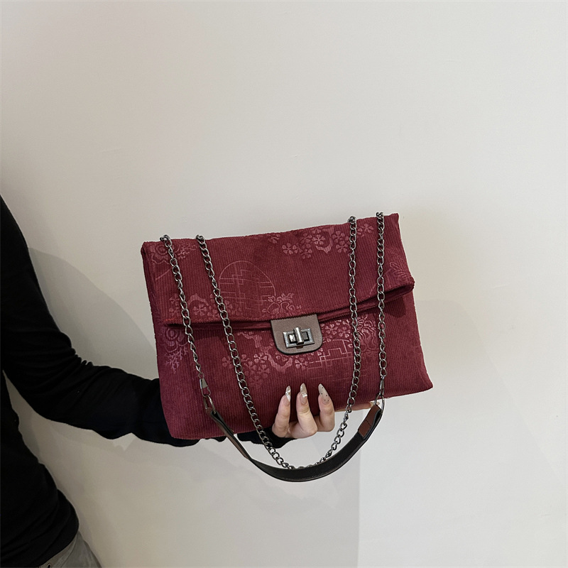 Korean style casual versatile underarm bag for women, 2024 new style, Chanel-inspired quilted chain bag, fashionable and simple crossbody bag.