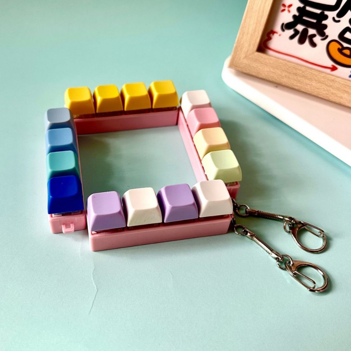 Cross-border four-key decompression button keychain mechanical key pendant decompression fingertip toy keyboard