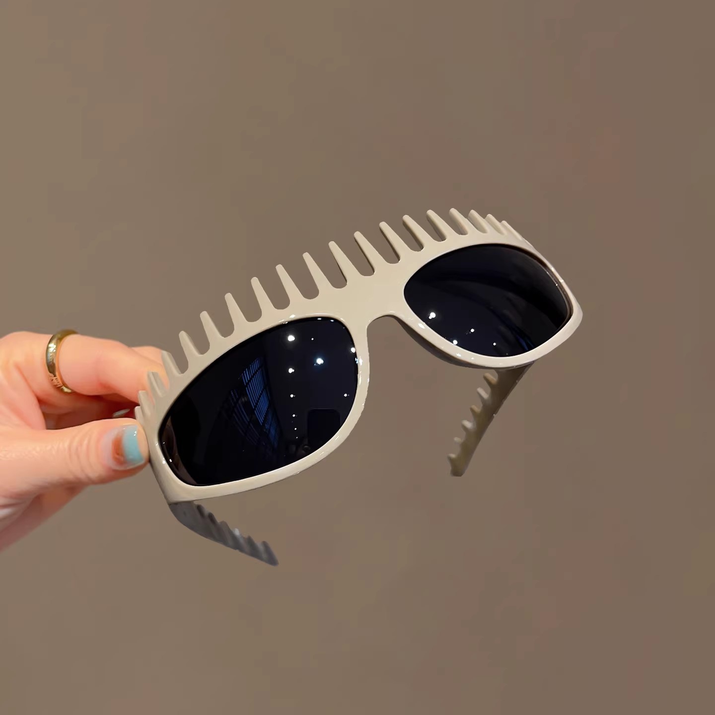 Stylish leopard print sunglasses headband with acetate print, a versatile hair accessory and 2026 new folding headband for women.
