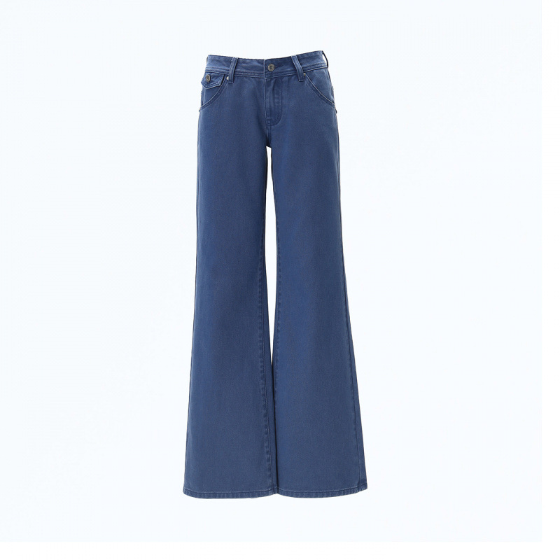 American retro low-waisted loose flared jeans are versatile for autumn and winter, with a draping floor-length feel and a new style for women