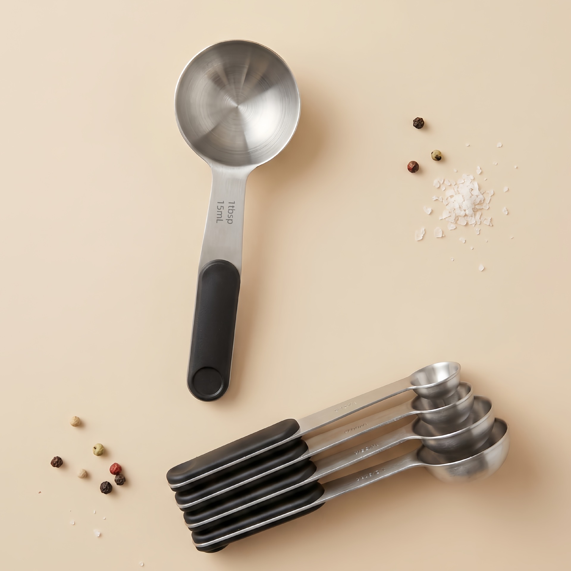 5-piece set of stainless steel measuring spoons for baking tools, cross-border foreign trade supply, black vinyl magnetic kitchen measuring spoons with scale