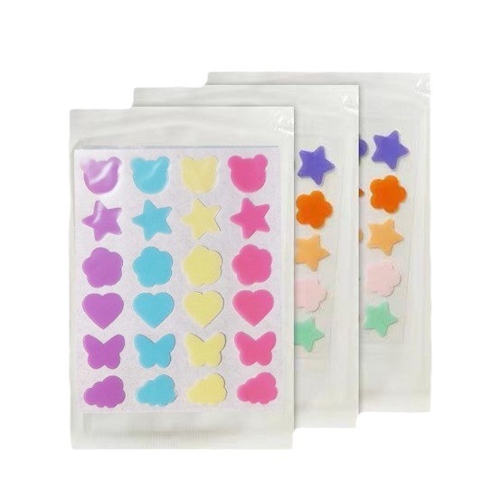This makeup product, popular on Xiaohongshu (Little Red Book), is a concealing mask for acne, acne scars, blackheads, and blemishes. It's perfect for students and helps with concealing and removing acne.