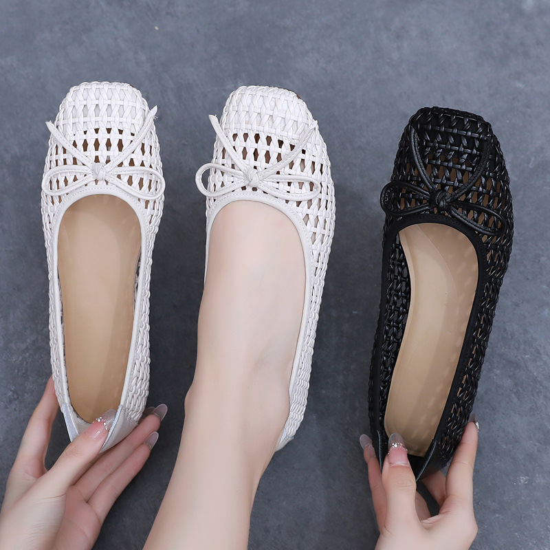 2025 Spring/Summer New Genuine Leather Woven Flat Sandals for Commuters, French Retro Style, Hollowed-out Breathable Plus Size Clogs