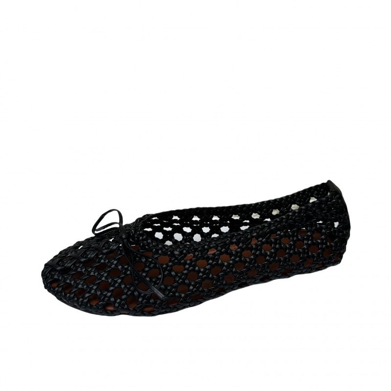 New spring and autumn 2025 hand-woven hollowed-out single women's shoes with a pocket