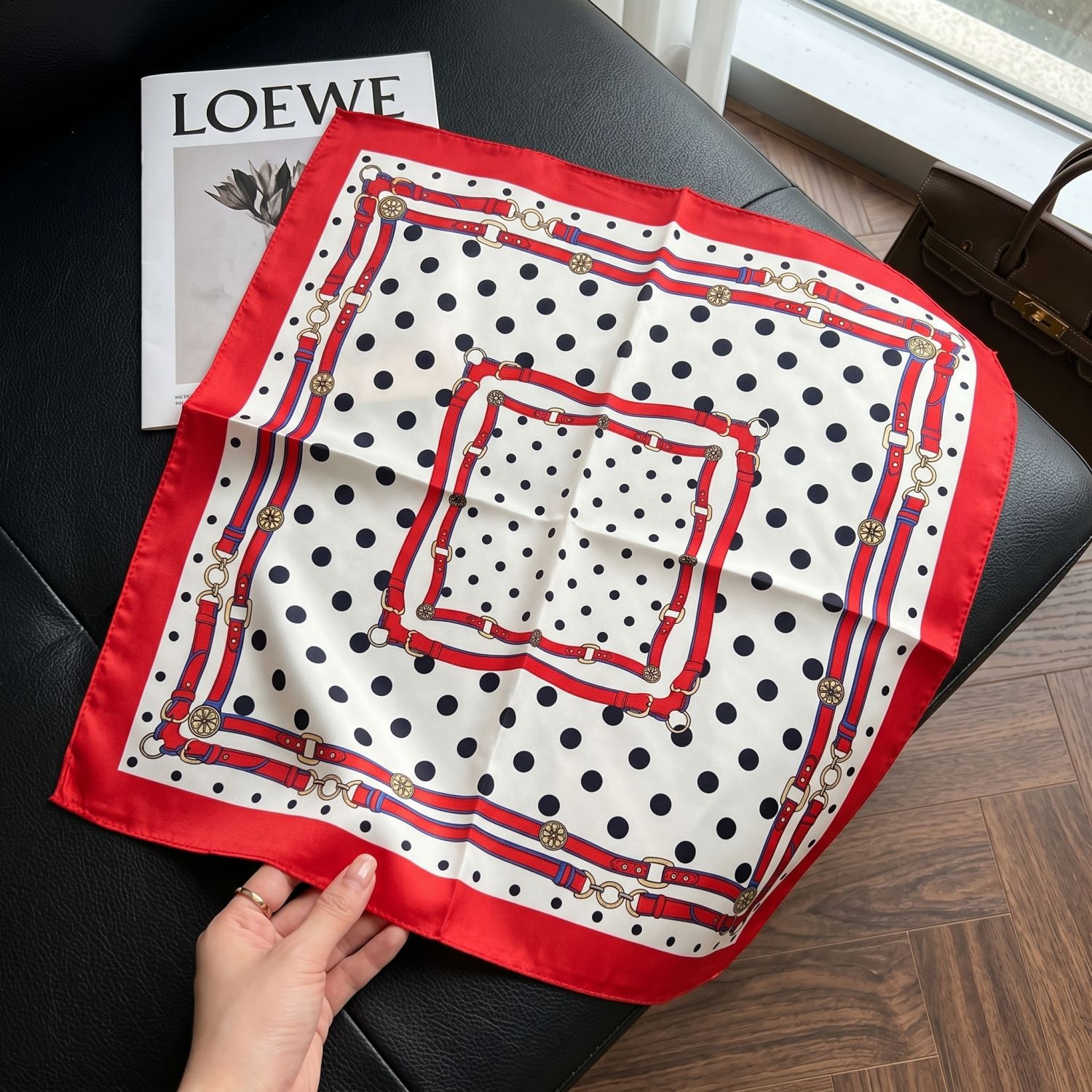 High-end polka dot silk scarves, spring and autumn bestsellers, 70 square scarves, fashionable and versatile, French shawls wholesale, cross-border