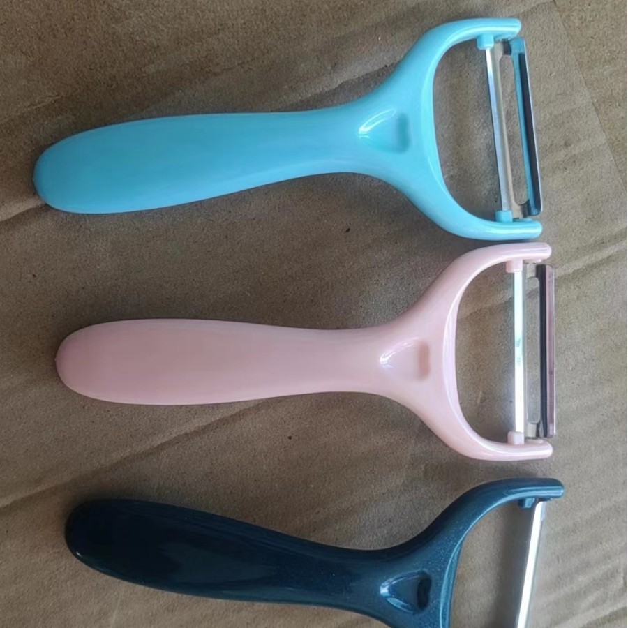 Sharp stainless steel peeler, household apple, potato, and melon peeler, multi-functional kitchen peeler for thin peels.