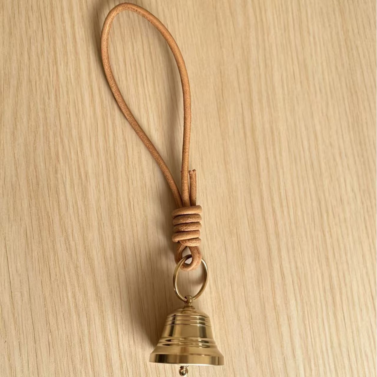Brass leather cord hand-cranked bell, cross-border Christmas bell pendant, doorbell, pet bell, creative metal craft ornament.