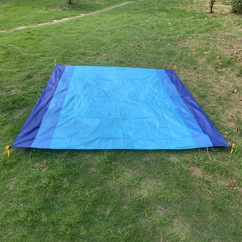 Outdoor camping waterproof convenient foldable portable picnic mat moisture-proof polyester checkered cloth pocket beach mat