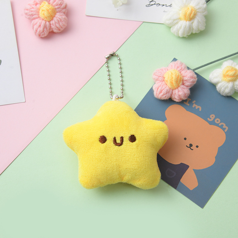 Smiling face, squeaking star keychain accessory, cute yellow five-pointed star girl schoolbag, plush toy pendant
