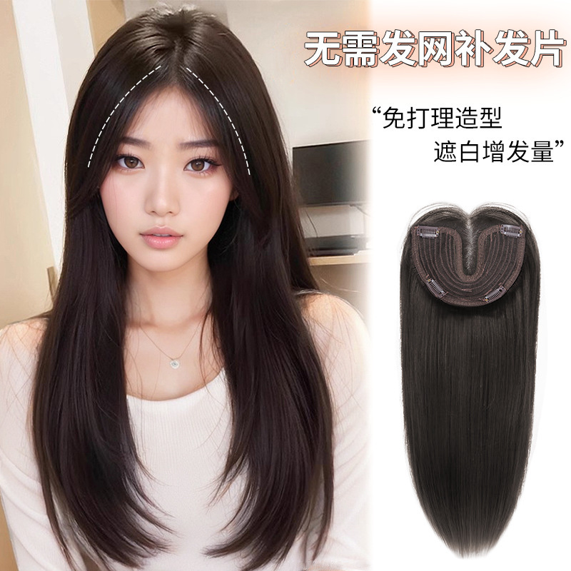 Hand-knitted lace center-parted wig with no hairnet, slightly curled, natural and voluminous, high crown, and gray-covering hair extensions.