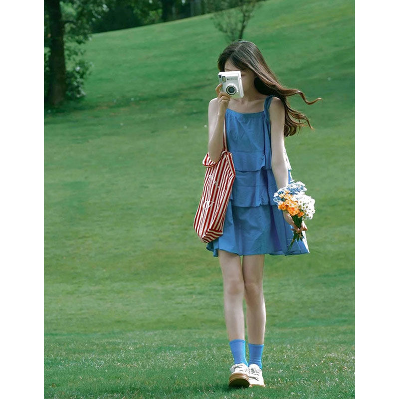 A beautiful, sweet and gentle blue summer new halter dress and cake dress in Korean style
