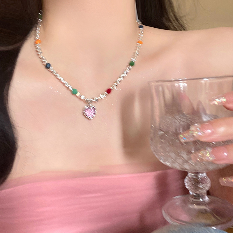 New summer style, versatile colorful beaded heart-shaped silver clavicle chain for women, trendy and unique design.