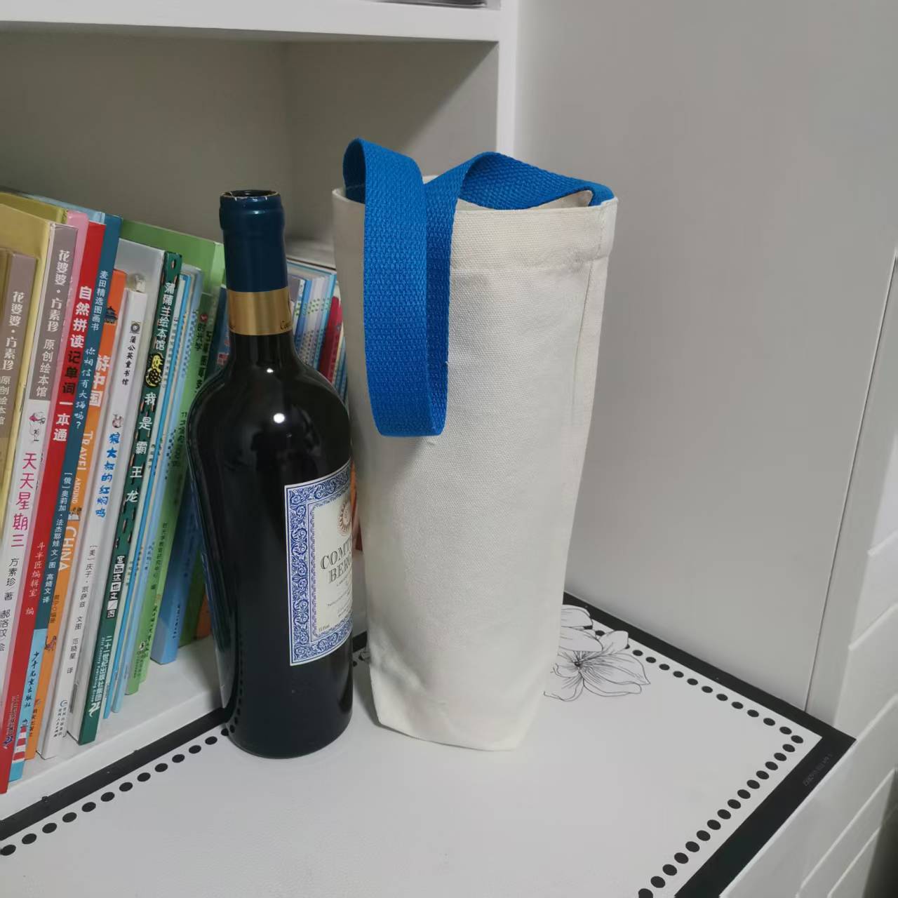 Customized red wine tote bags, high-end wine packaging, gift packaging, logo printing, corporate custom wine packaging.