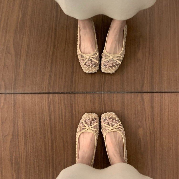 Single-shoe woman
