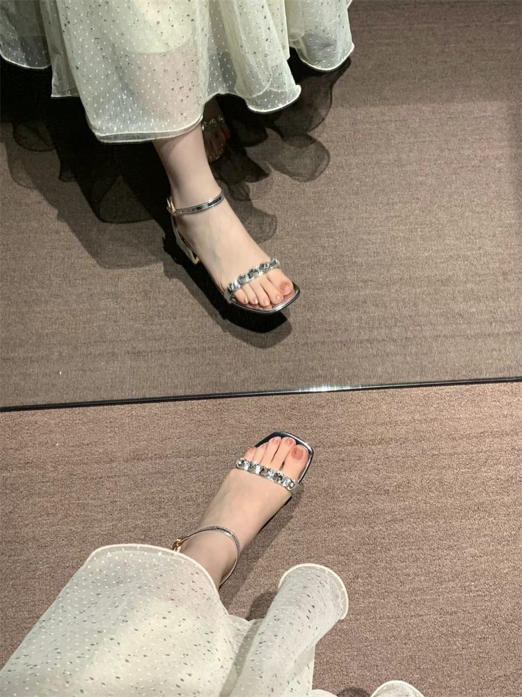 Fairy-like style mid-heel sandals for women to pair with skirts, new summer 2024 style, rhinestone strap, chunky heel, silver high heels.
